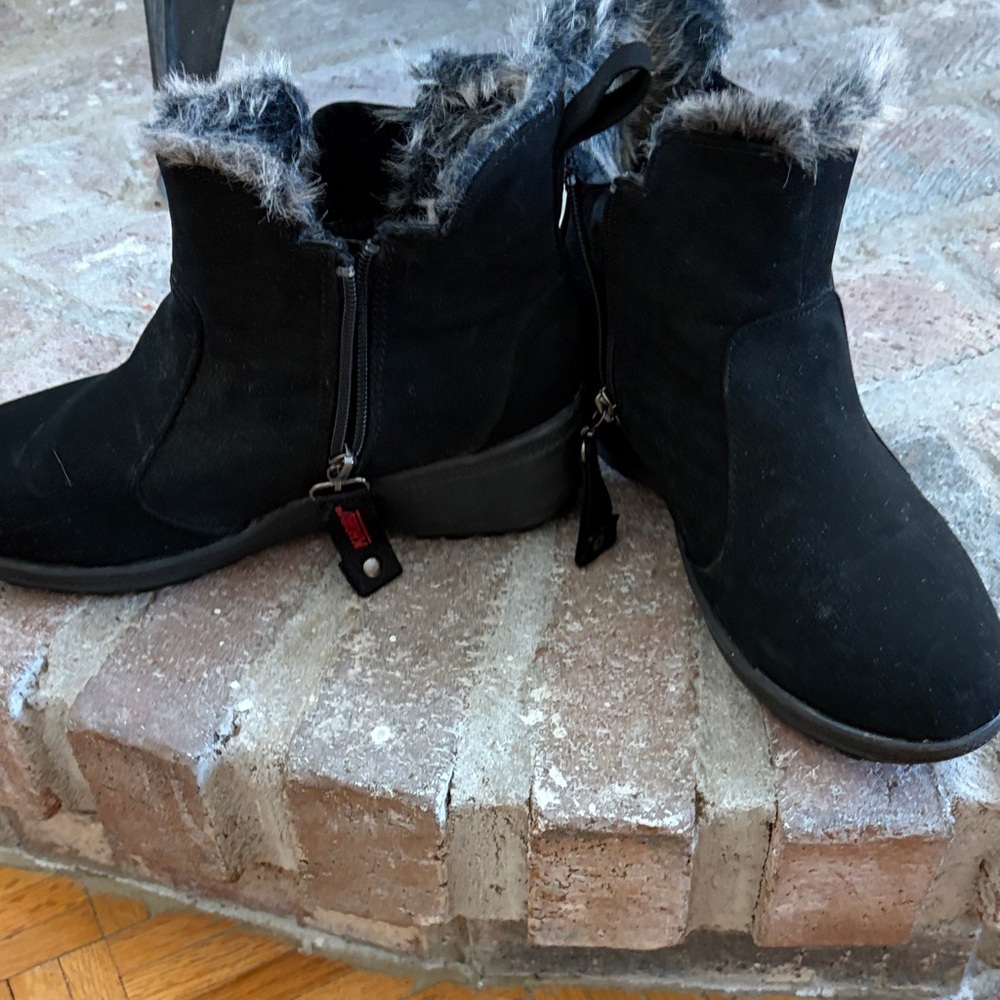 Women's Black Fur-Lined waterproof Ankle Boots size 9